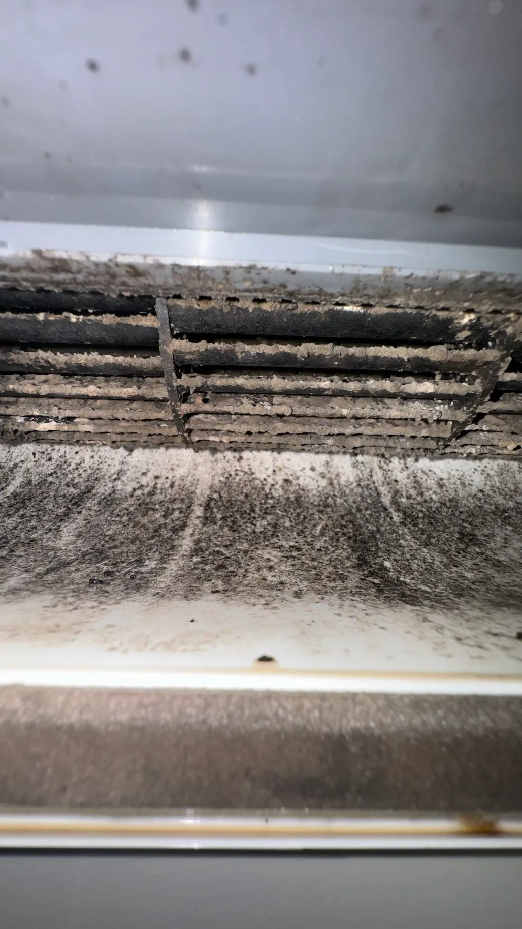 Dusty air duct system before cleaning