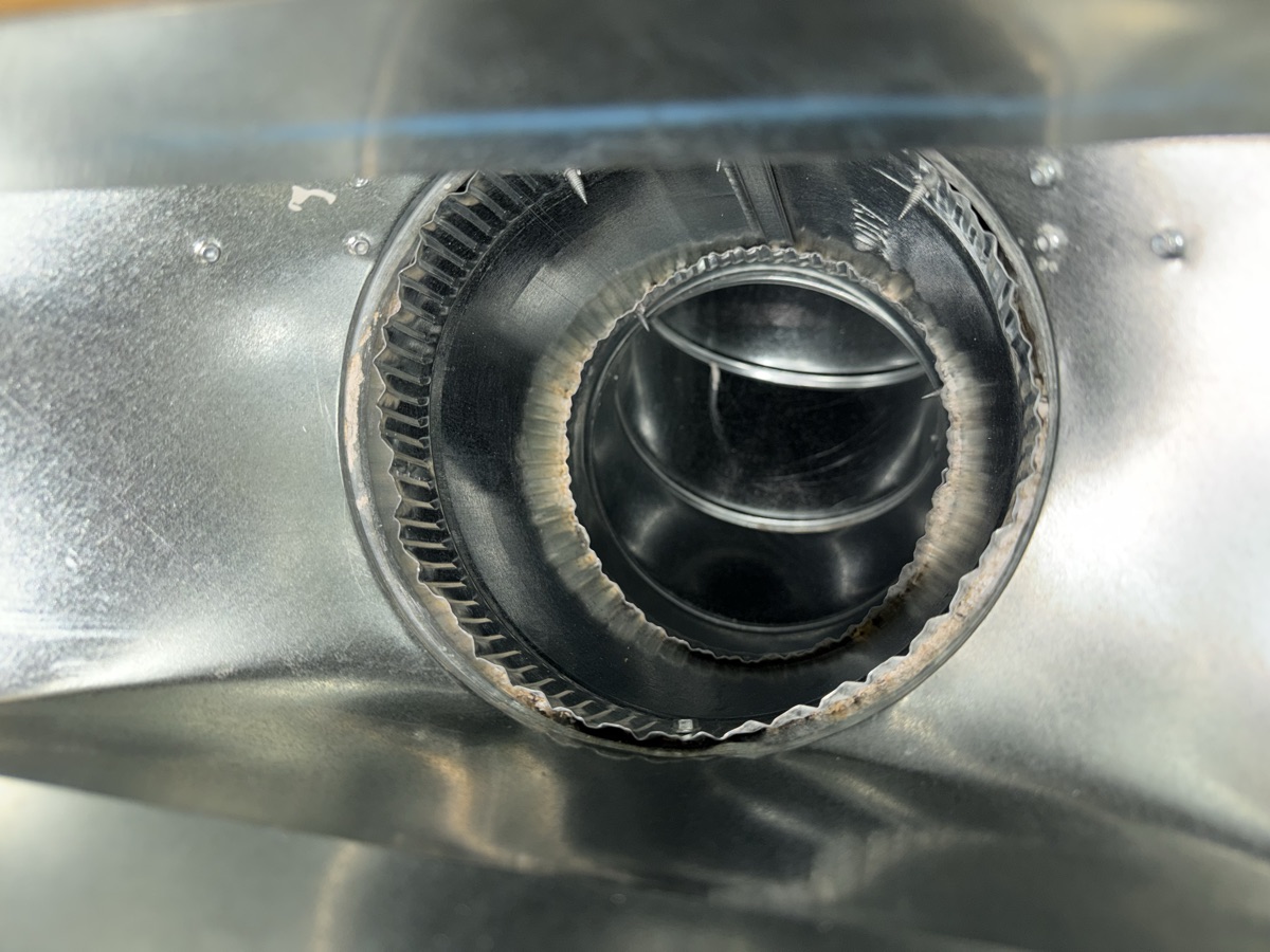 Clean duct collar after professional cleaning